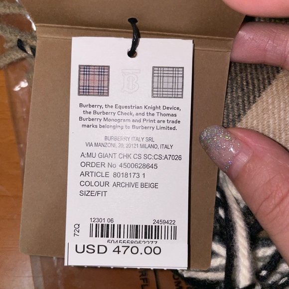 Authentic Burberry Cashmere Scarf - Picture 2 of 8